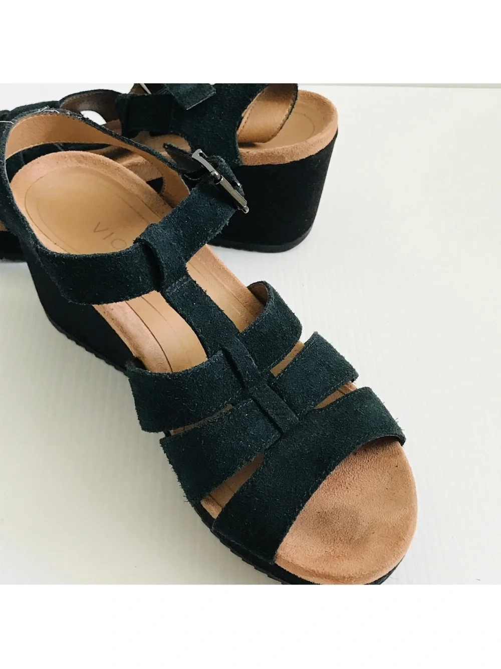 Vionic Womens Tawny Strappy Classic Wedge Sandals Shoes Black Suede 9 M